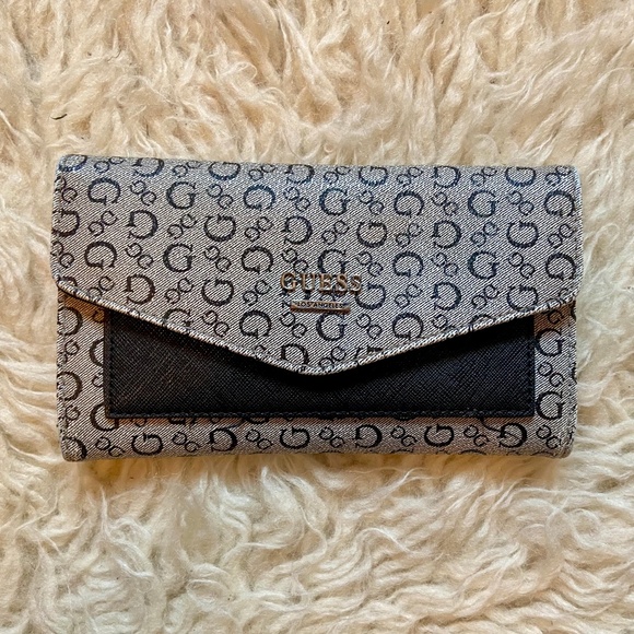 NEW Guess Monogram Wallet - Picture 3 of 5